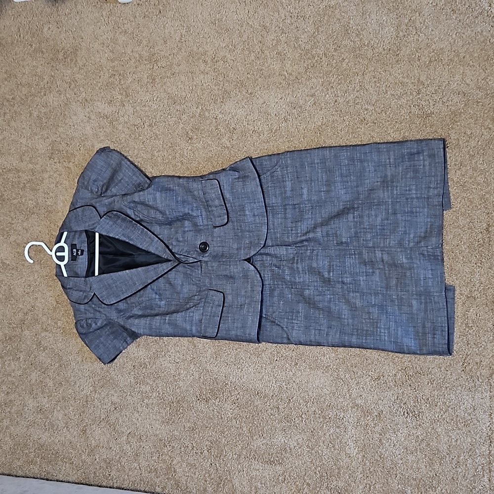 AGB Knee Length Gray Skirt Suit